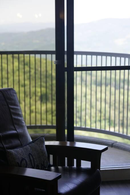 Altitude Adjustment atop Sugar Mountain at Sugar Top Bagian luar foto